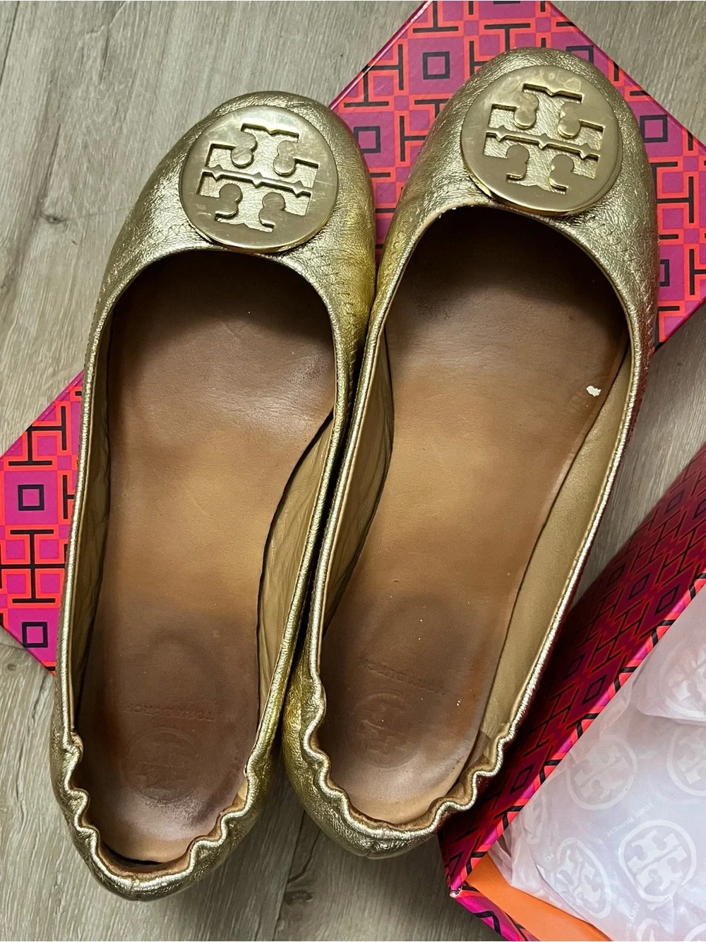 Tory Burch Gold Logo Round-Toe Ballet Flats